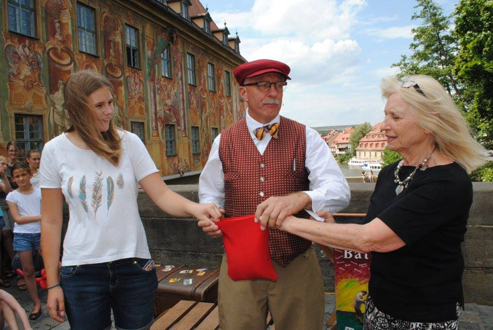 Zauberkünstler für Kinder, Erwachsene, Kindergarten und Firmenfeiern