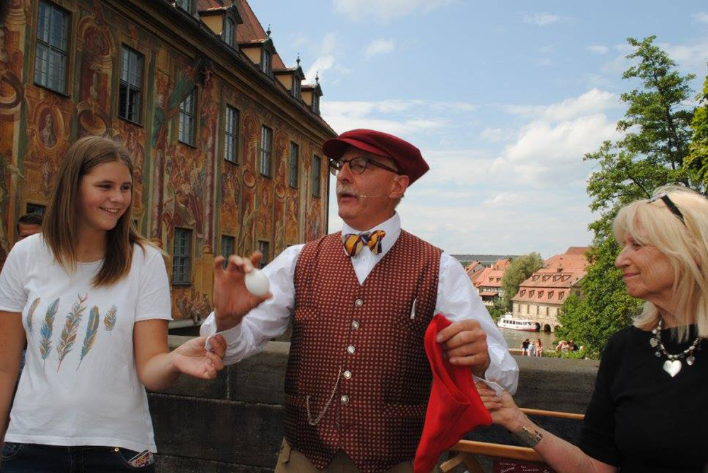 Zauberkünstler für Kinder, Erwachsene, Kindergarten und Firmenfeiern