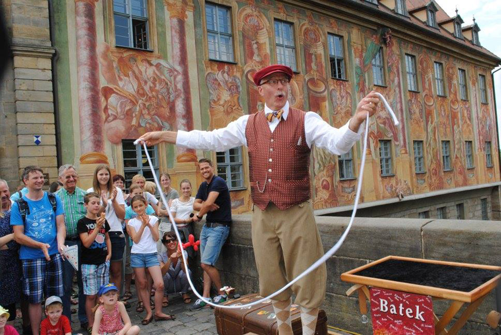 Zauberkünstler für Kinder, Erwachsene, Kindergarten und Firmenfeiern