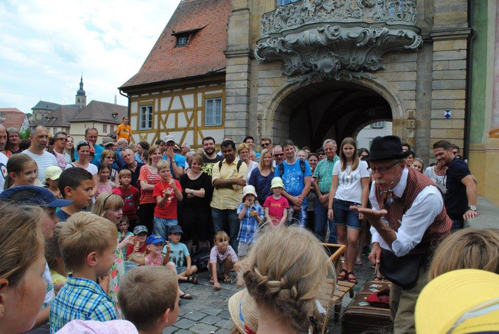 Zauberkünstler für Kinder, Erwachsene, Kindergarten und Firmenfeiern