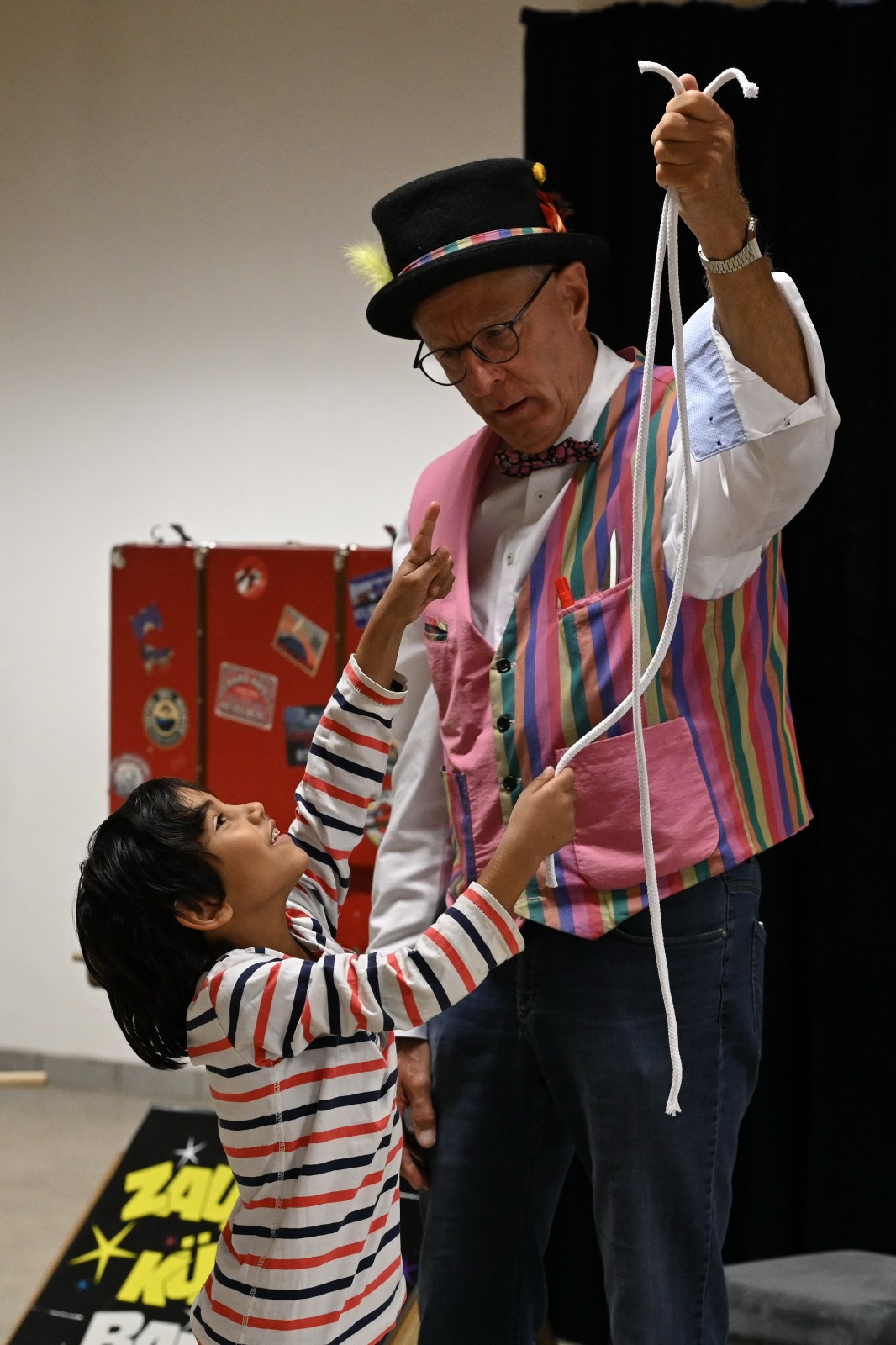 Zauberkünstler für Kinder, Erwachsene, Kindergarten und Firmenfeiern