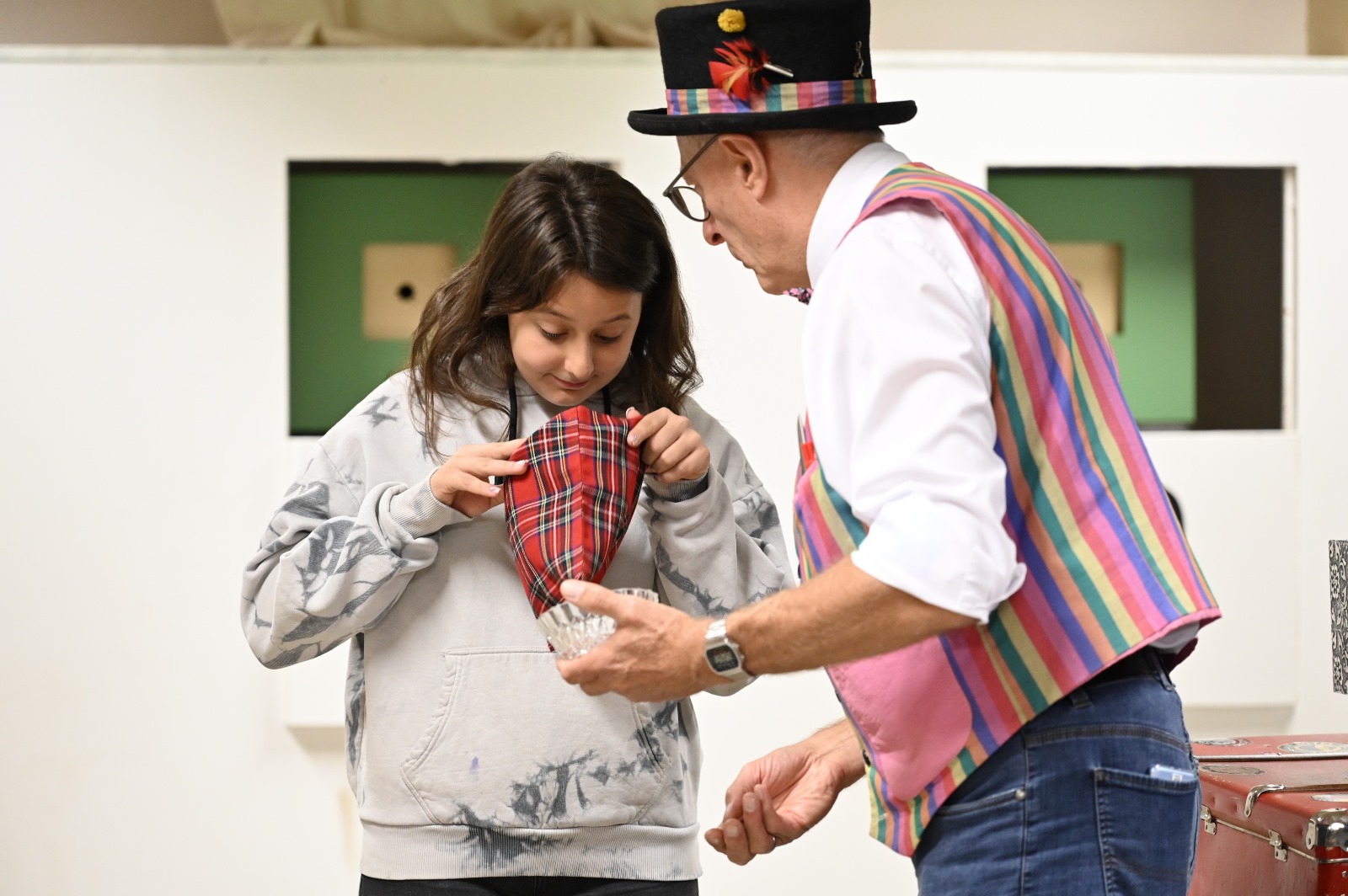 Zauberkünstler für Kinder, Erwachsene, Kindergarten und Firmenfeiern
