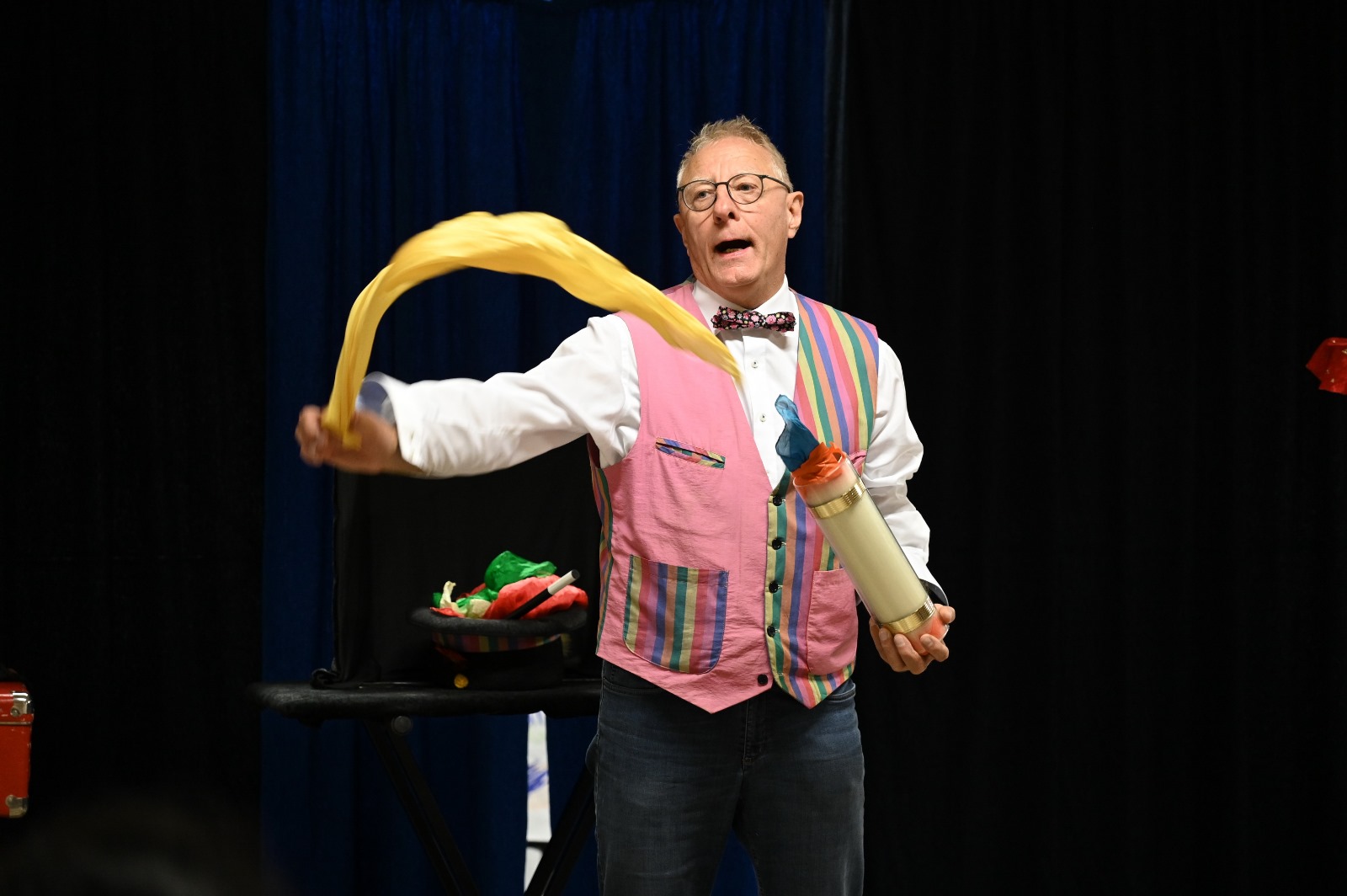 Zauberkünstler für Kinder, Erwachsene, Kindergarten und Firmenfeiern