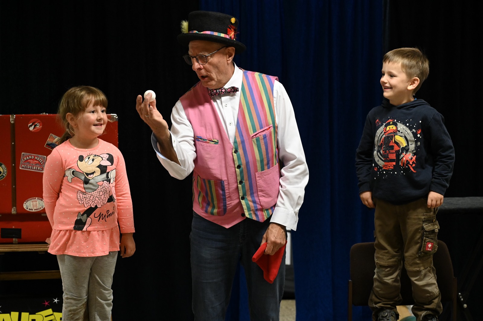 Zauberkünstler für Kinder, Erwachsene, Kindergarten und Firmenfeiern